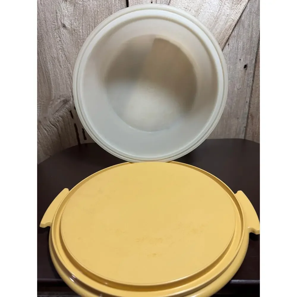 Vintage Tupperware Cake Saver #683 And #684 Carrier Taker Keeper Harvest Gold